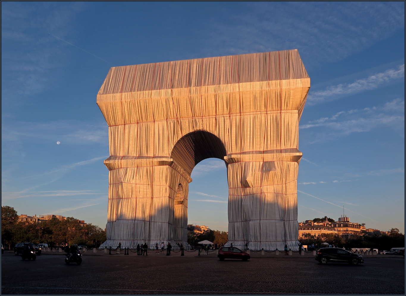 "L'Arc de Triomphe, Wrapped" - XXIV