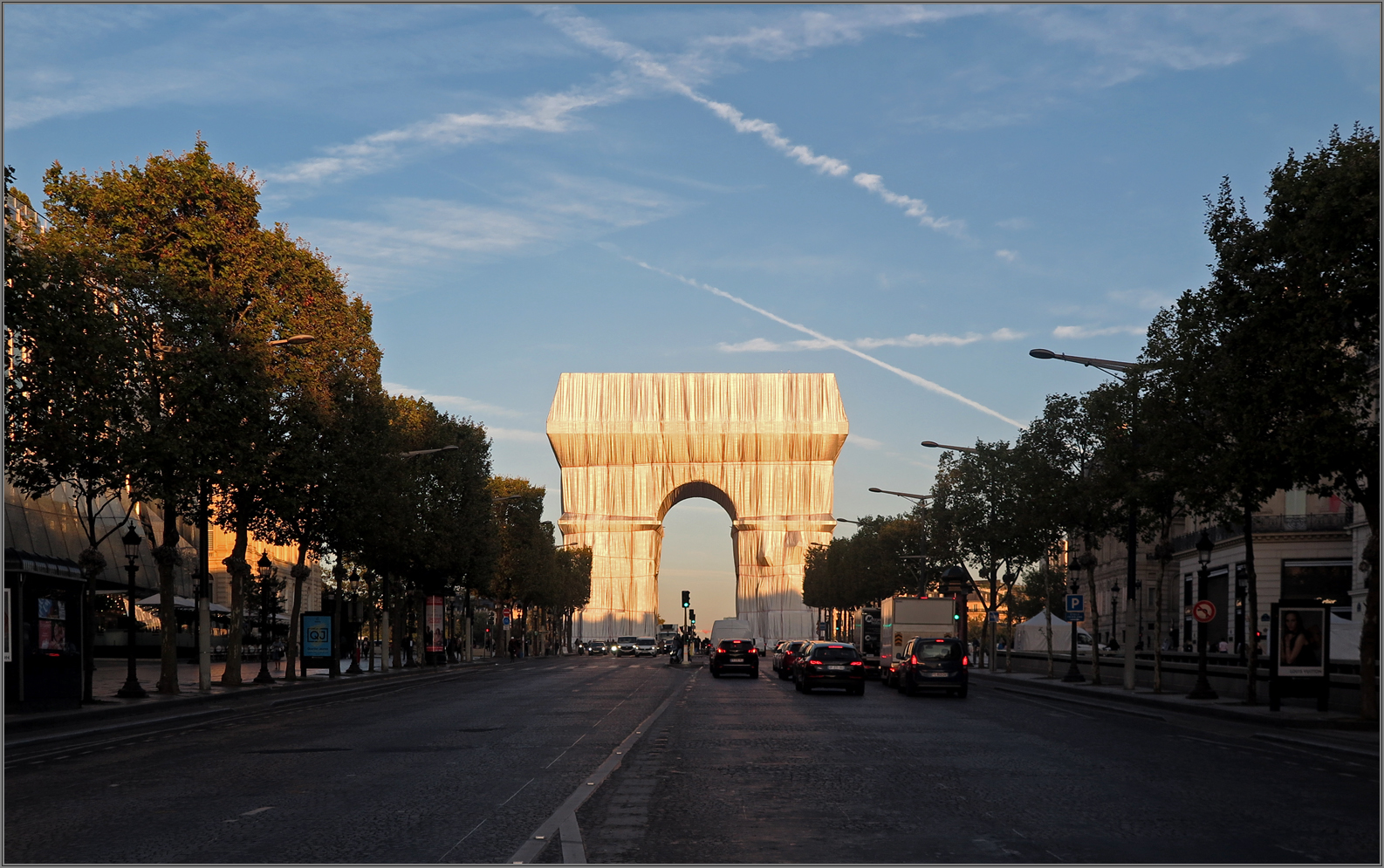 "L'Arc de Triomphe, Wrapped" - XXV