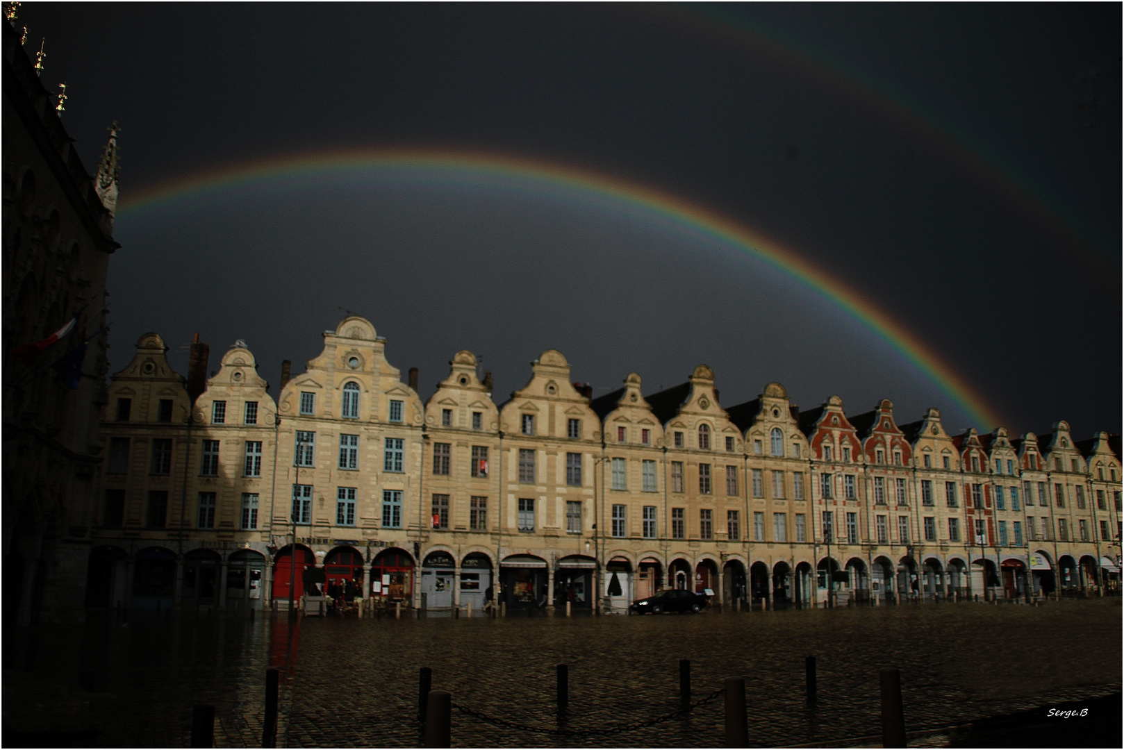 L'arc en ciel de la place des héros