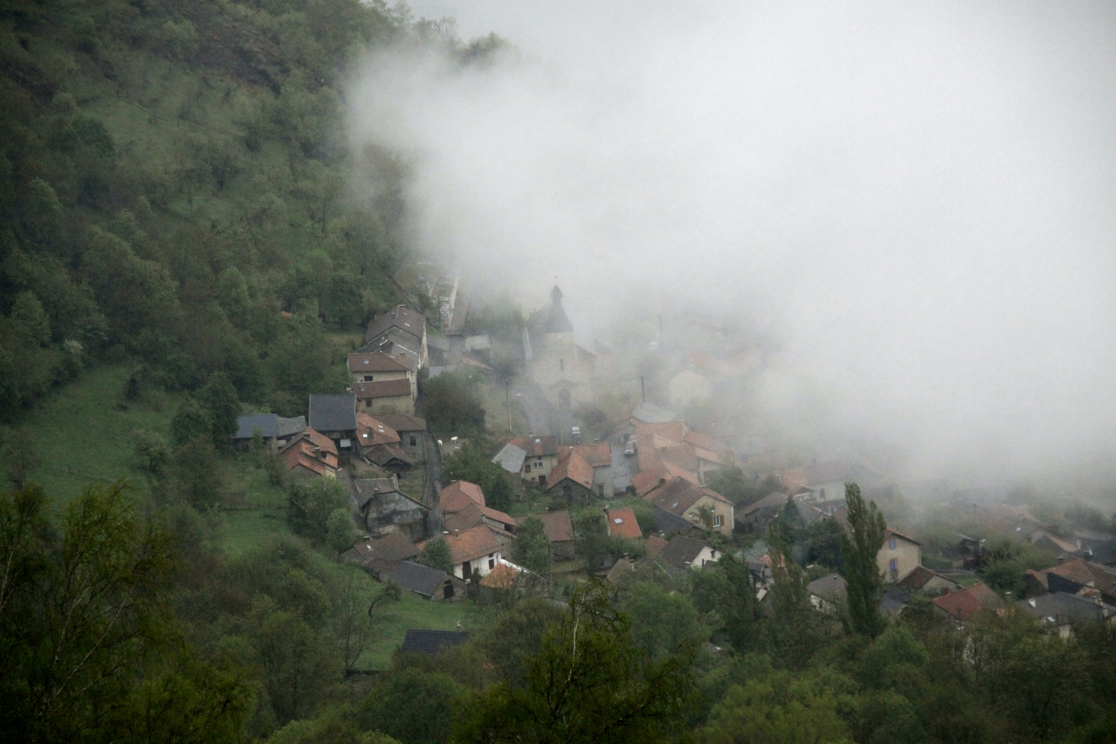 LARCAT (09.ARIEGE)par temp de pluie