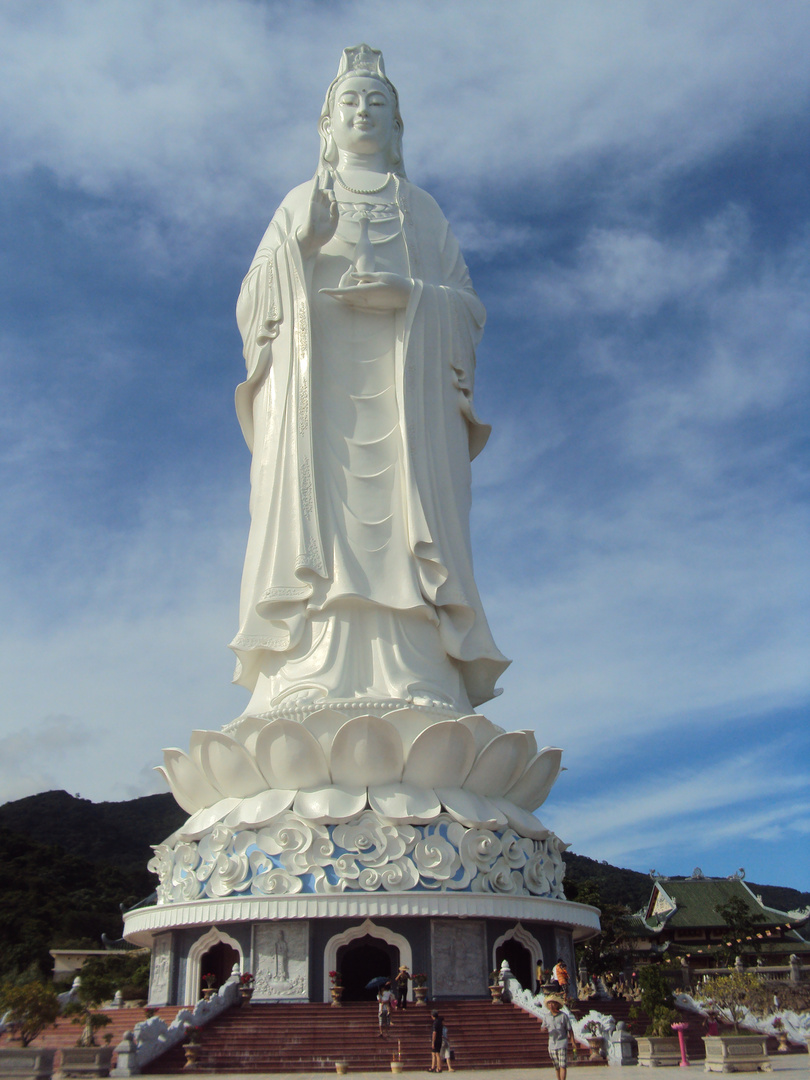 largest Buddha statue in Vietnam