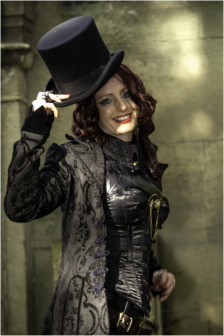 Larisa chapeau