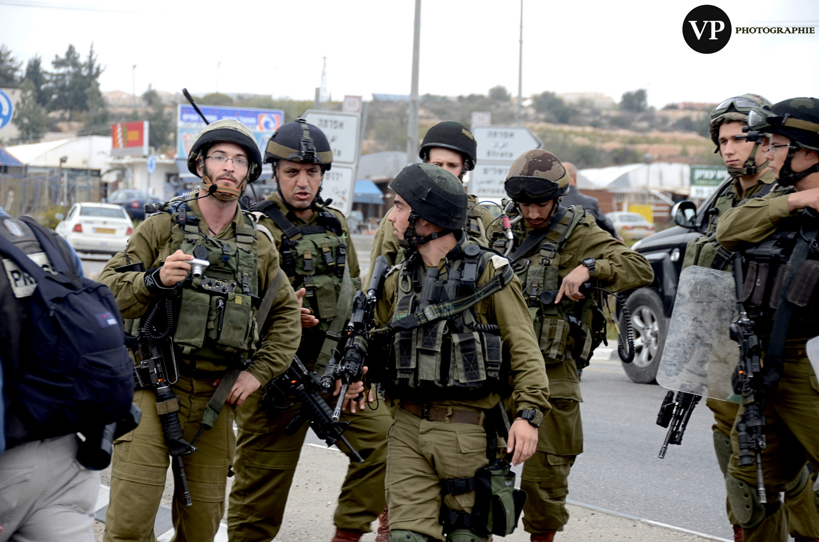 L'armée Fasciste Israélienne (Tsahal) accueille les manifestants Palestiniens et Internationaux