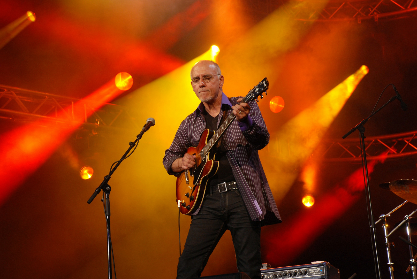 Larry Carlton