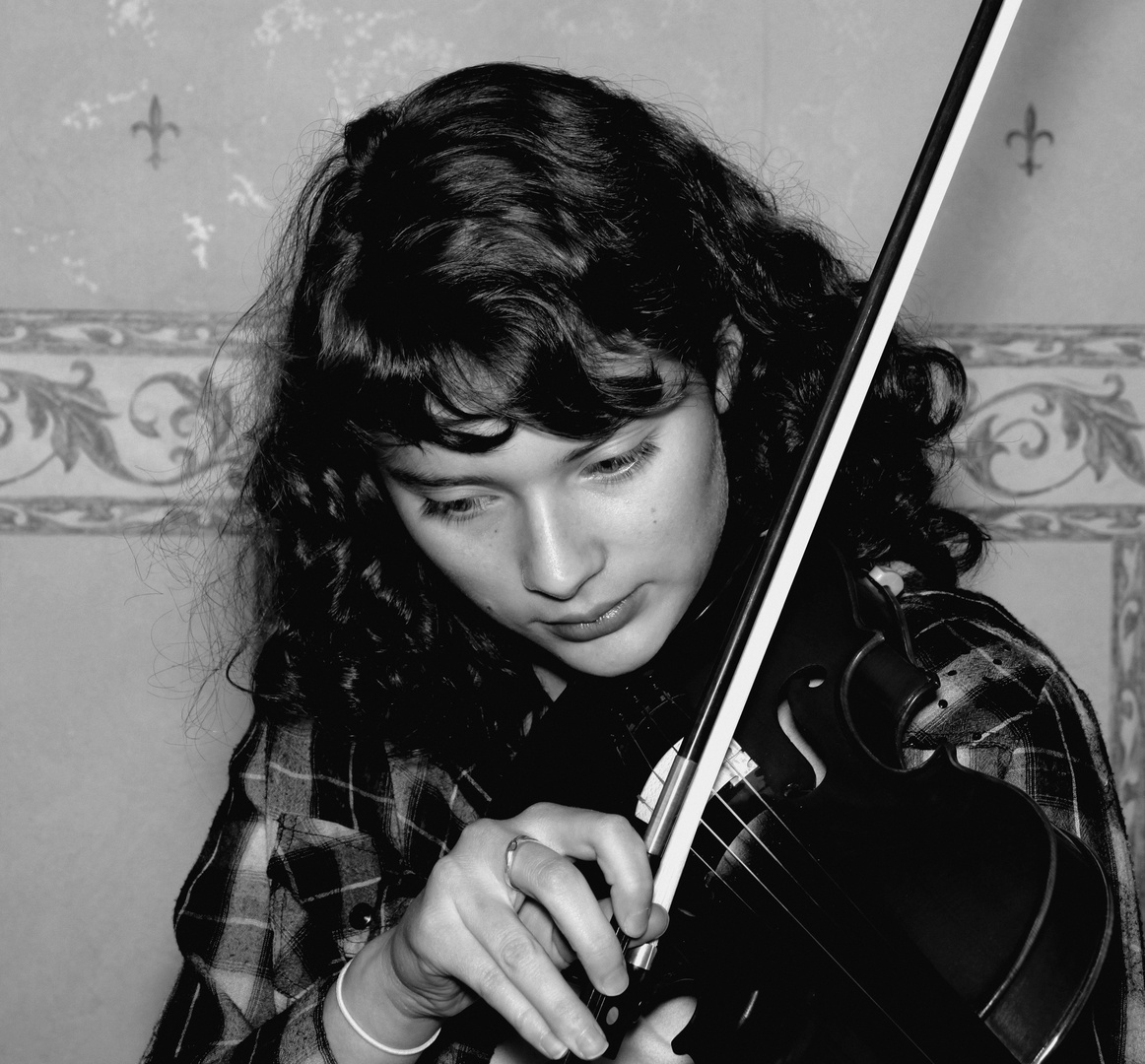 l'artiste dans sa musique photo et image  personnes, images en noir et blanc sepia, portraits 