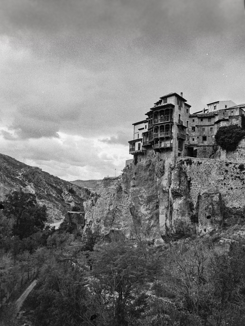 LAS CONSABIDAS CASAS COLGANTES DE CUENCA