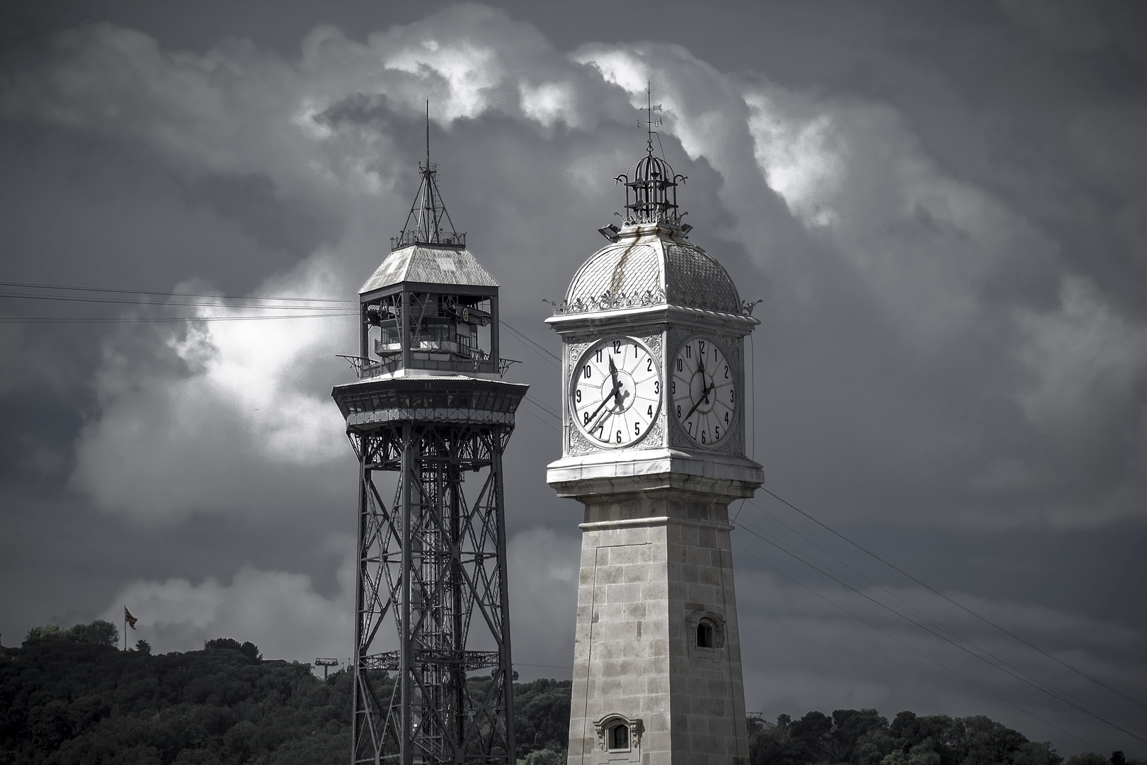 Las dos torres del puerto