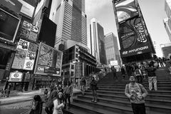 ...las escaleras de Times Square...