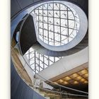 Las escaleras del Louvre