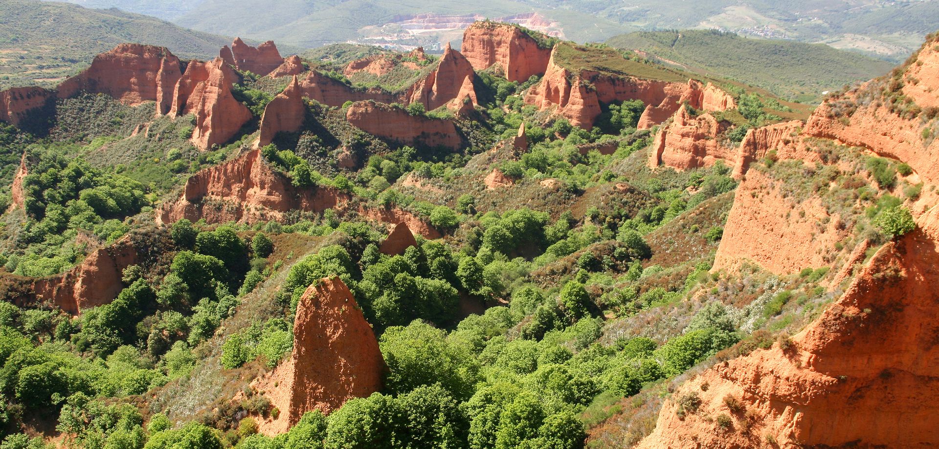 Las Médulas (León), gigantesca obra de la Ingeniería romana creadora de belleza misteriosa