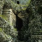 Las Monjas, Detail