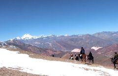 Las mulas y el Aconcagua - Mules and Aconcagua