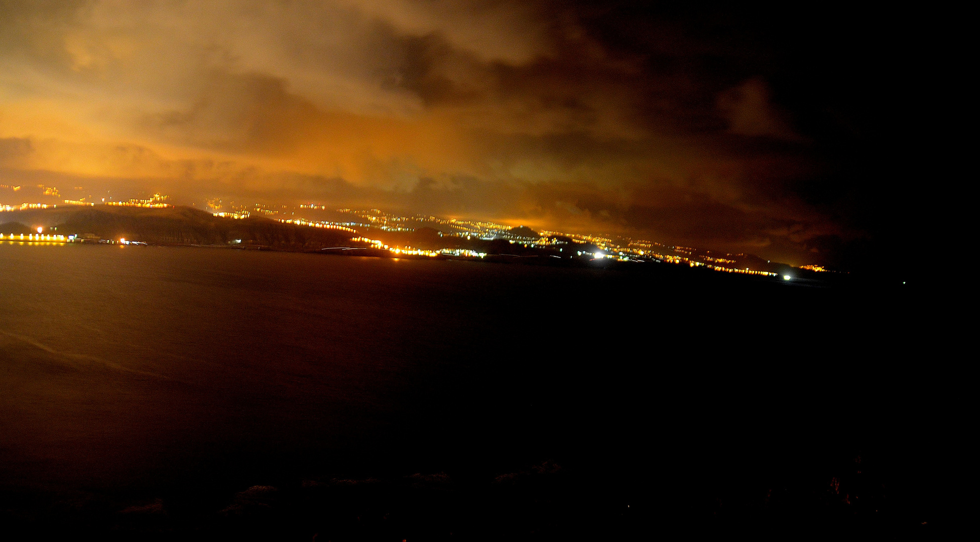 Las Palmas de Gran Canaria absorbida por la noche