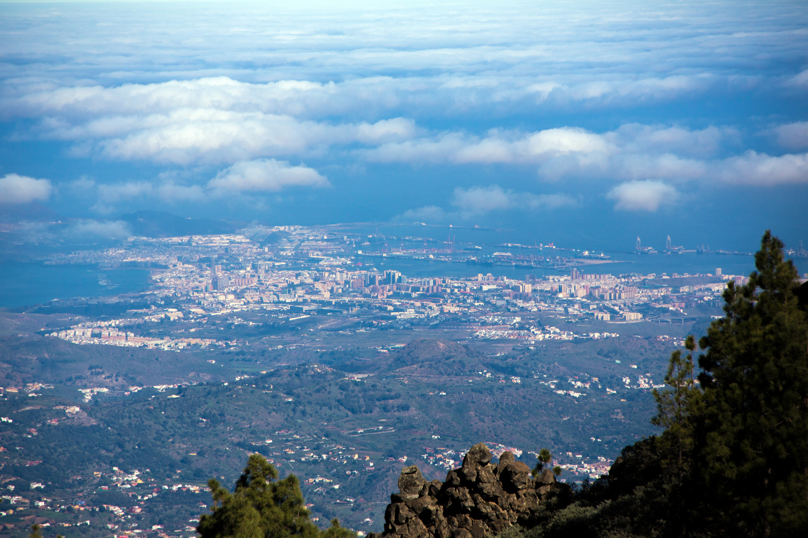 Las Palmas, Gran Canaria - Blick aus dem Gebirge auf die Hauptstadt