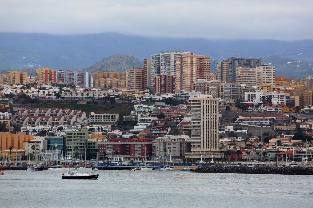 Las Palmas, Gran Canaria, Blick aus dem Hafen auf die Stadt