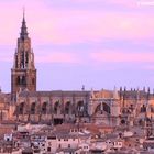 LAS PRIMERAS LUCES EN LA CATEDRAL DE TOLEDO