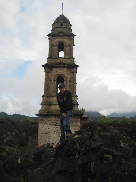 las ruinas de un pueblo cubierto por lava