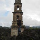 las ruinas de un pueblo cubierto por lava