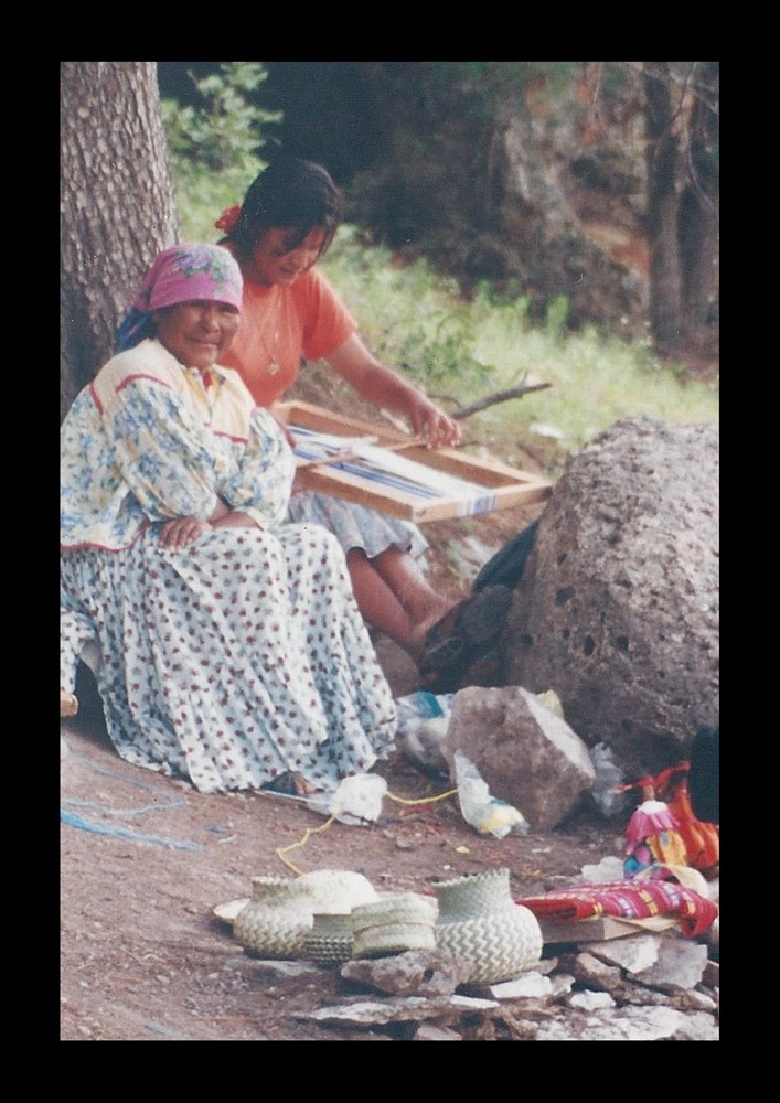 las tarahumaras trabajando