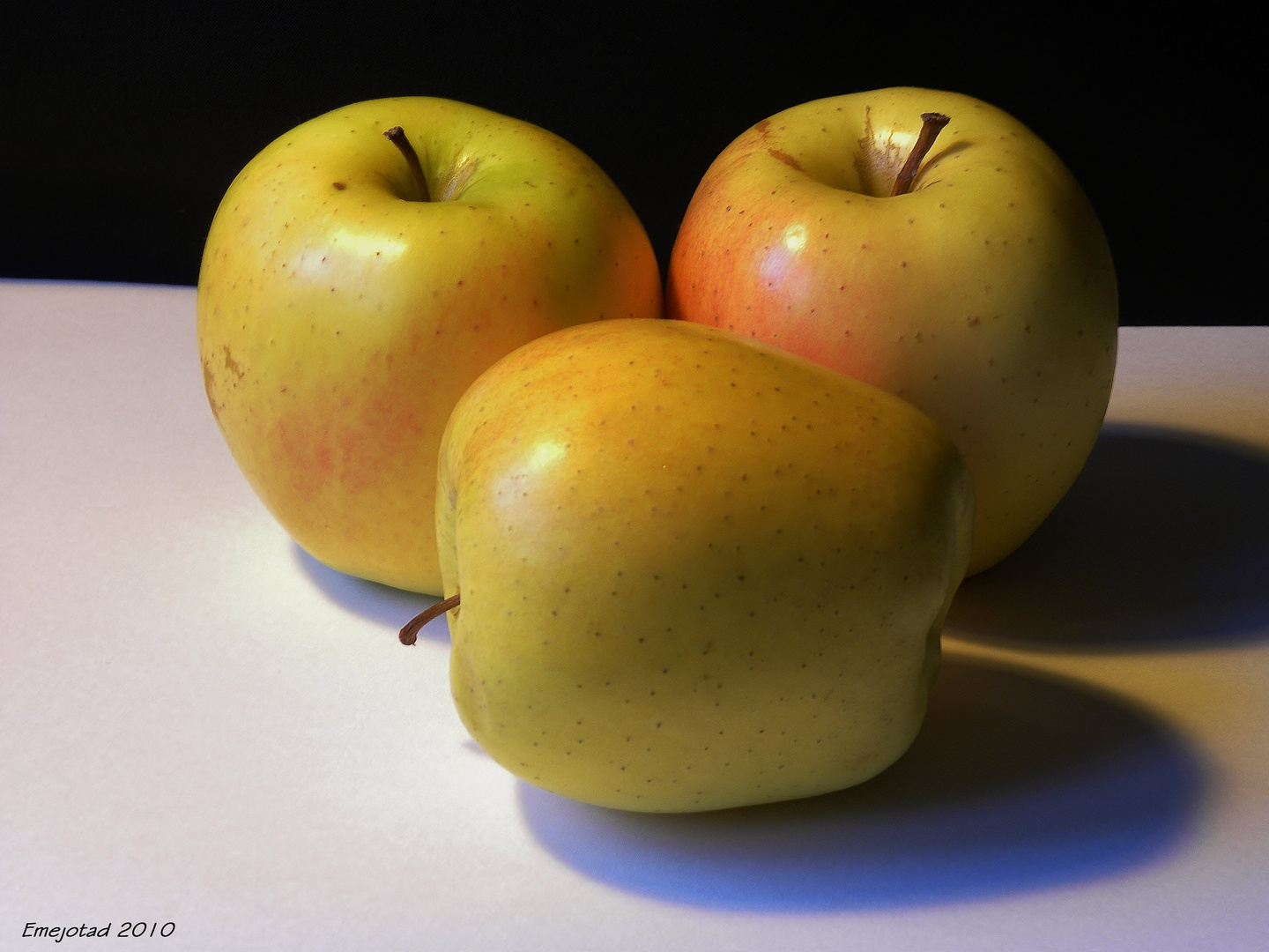 las tres manzanas buenas, bonitas y caras