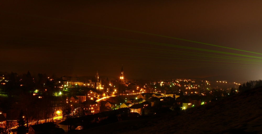 Laser in der Nacht