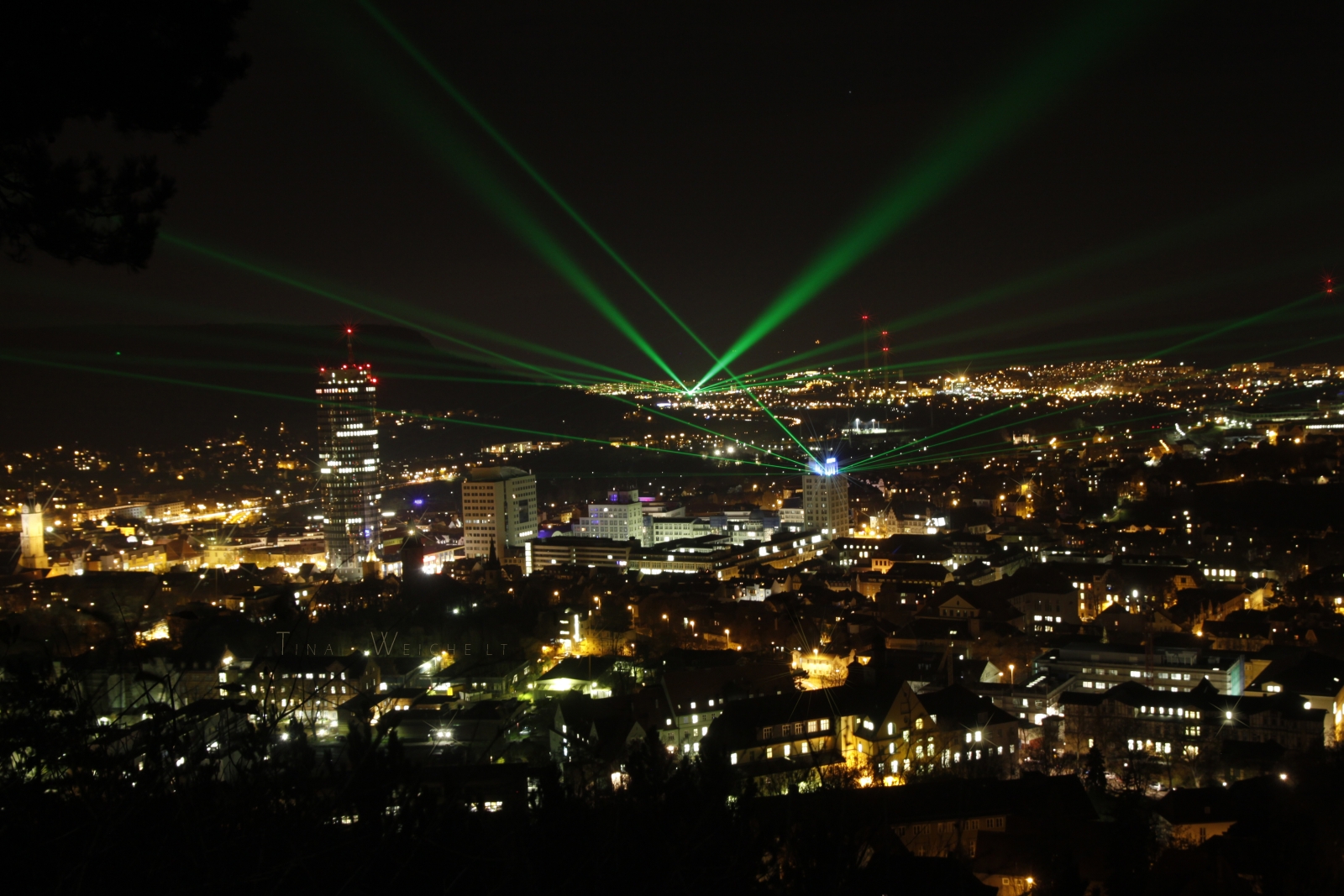 Laser über der Stadt