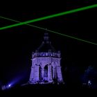 Laserstrahlen über dem Denkmal.....