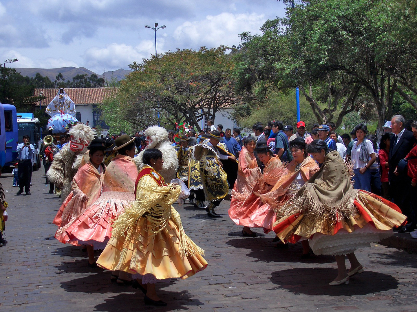 Lass die Puppen tanzen.In Cuzco