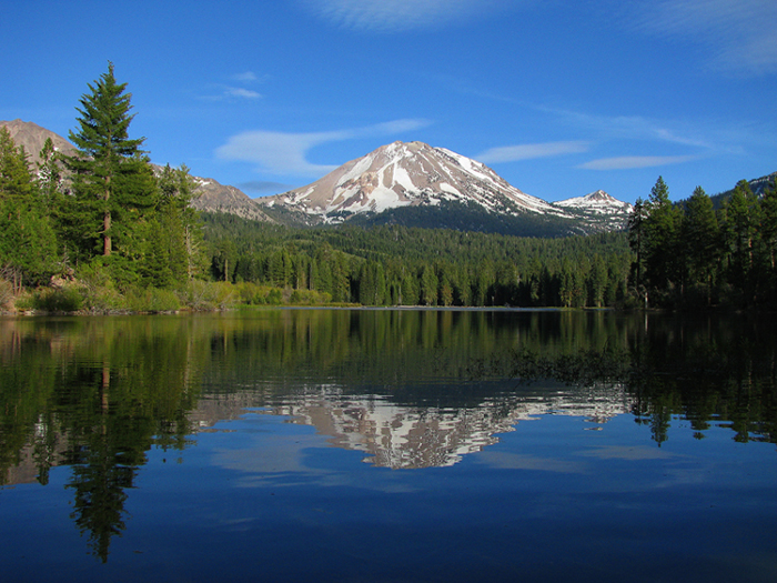 Lassen Peak und Manzanita Lake im Mai 2008