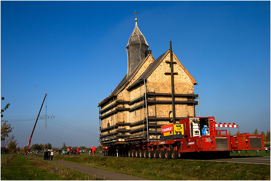 .... laßt mal die Kirche im Dorf...