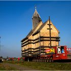 .... laßt mal die Kirche im Dorf...