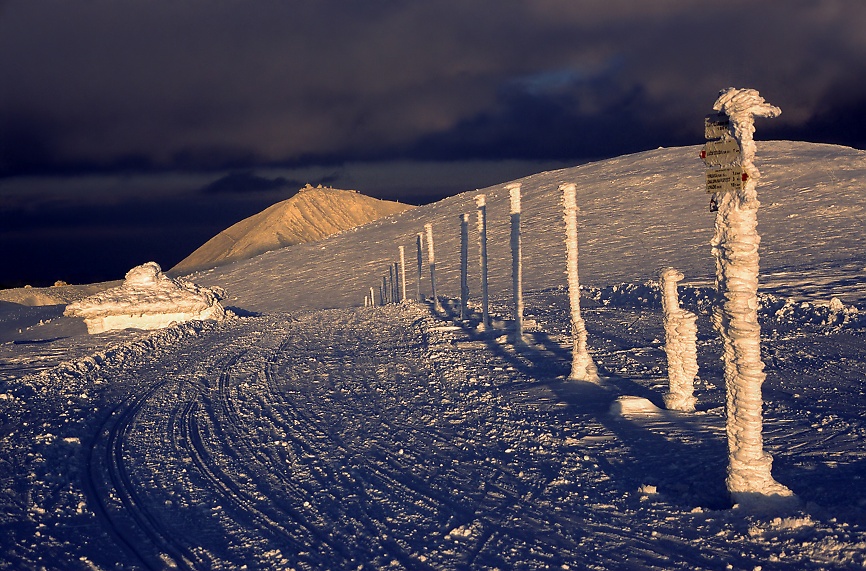 Last sunlight on comb mountains.