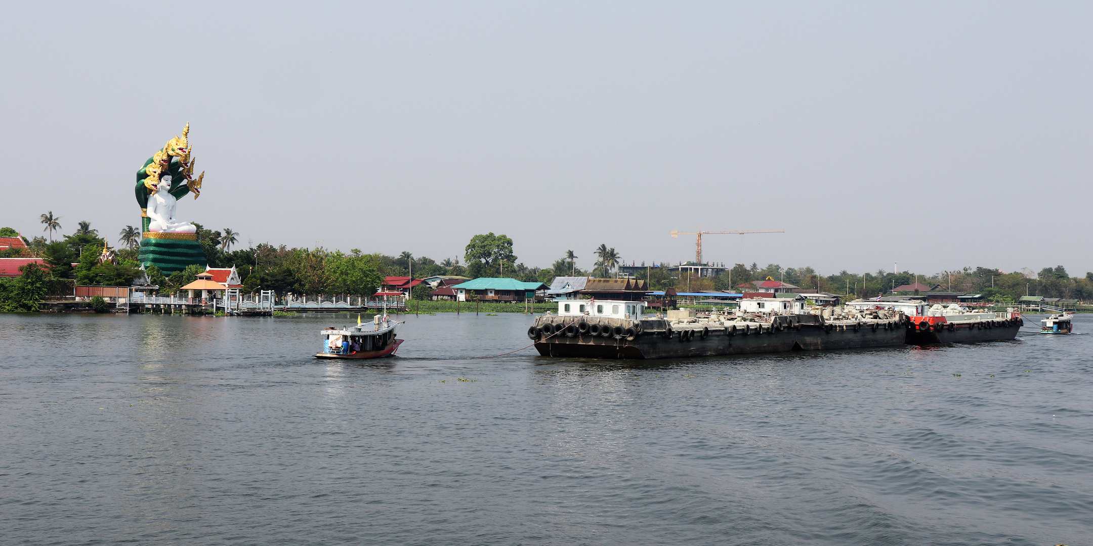 Lastenzug im Chao Phraya River