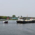 Lastenzug im Chao Phraya River