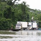 Lastwagen Transport auf dem Rio Napo