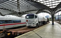 "Lastwagenverkehr" im Kölner Hbf.