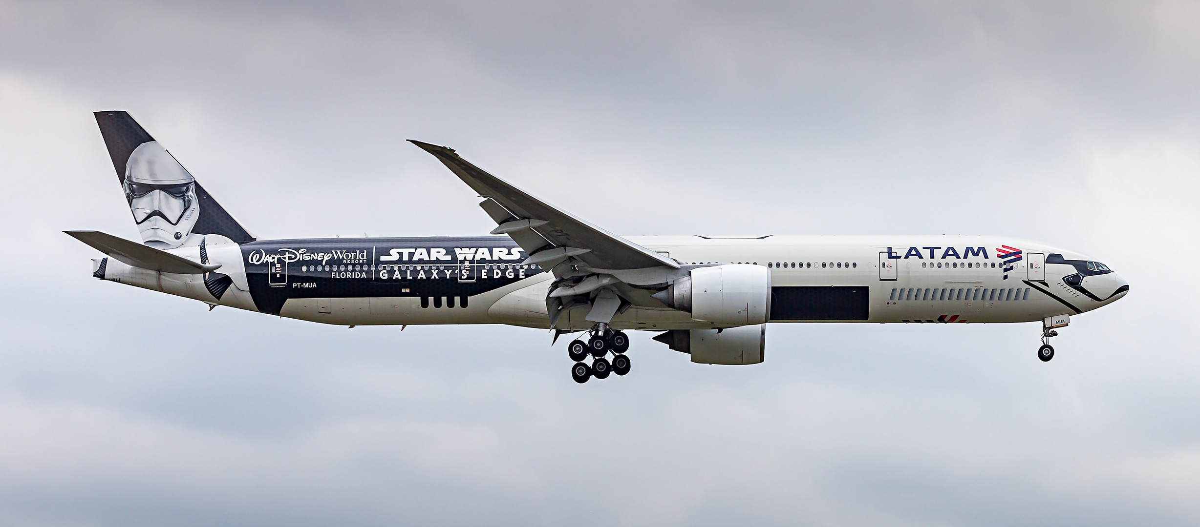 LATAM Airlines (Star Wars-Galaxy´s Edge Livery), Boeing 777