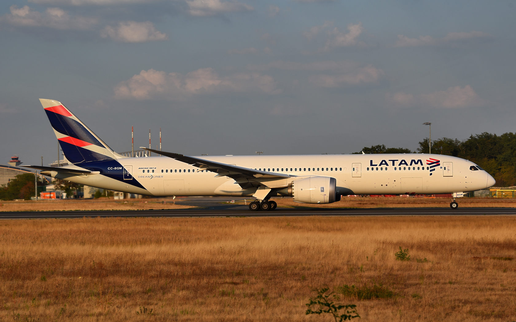 LATAM Boeing 787-9 Dreamliner CC-BGM 