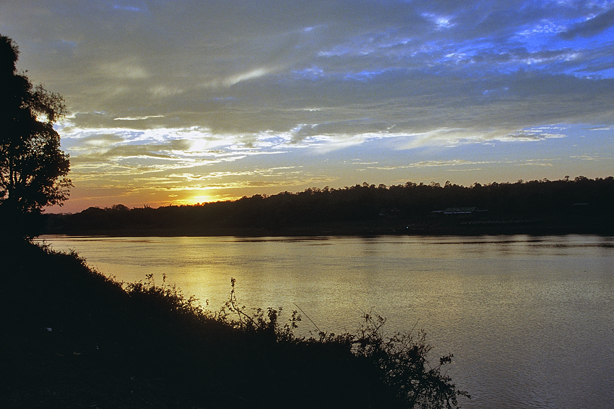 Late afternoon at the Maenam Moon