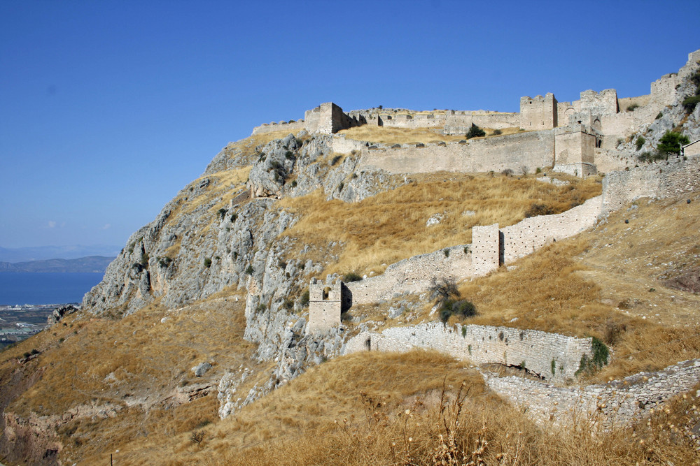 Late afternoon sun at the Akrokorinth