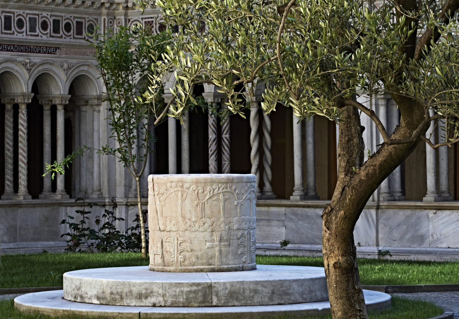 Lateran-Basilika Kreuzgang / Brunnen