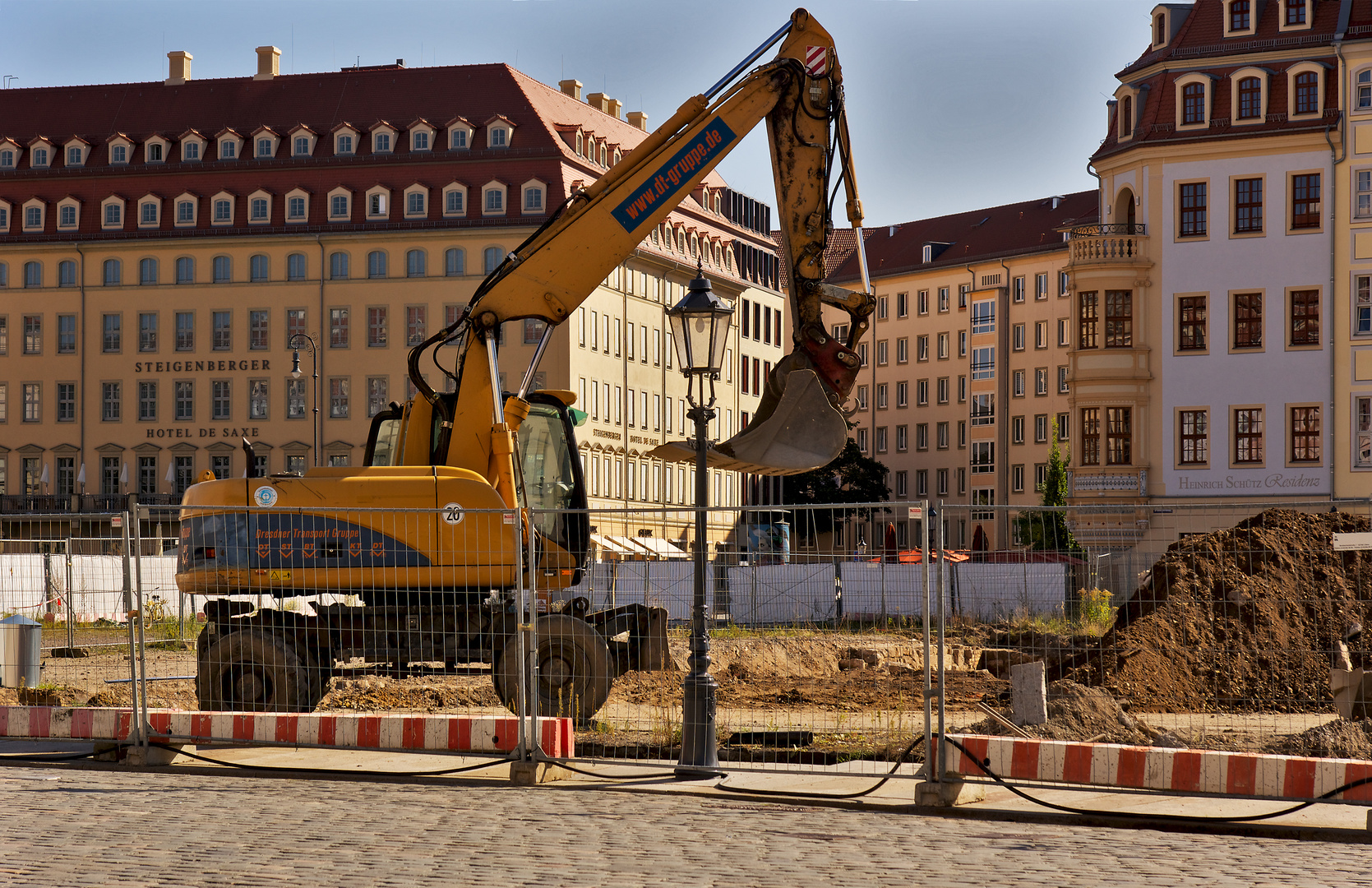 Laterne (14) vor dem Bagger