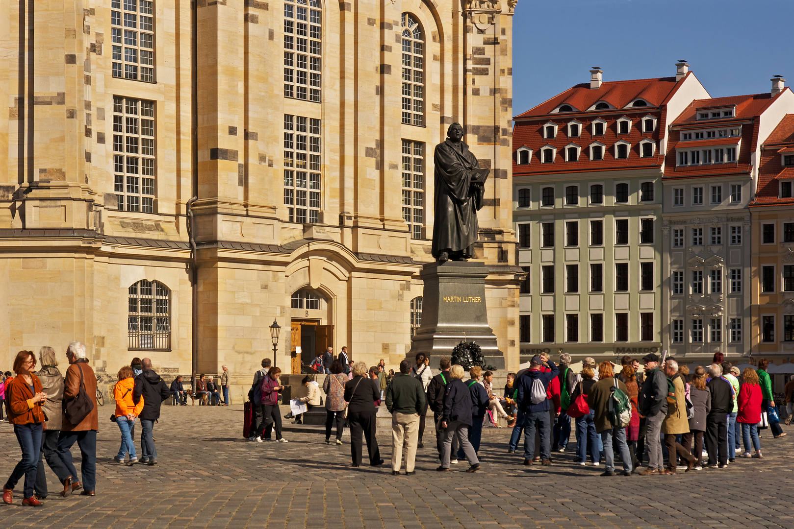 Laterne (15) links hinter Martin Luther