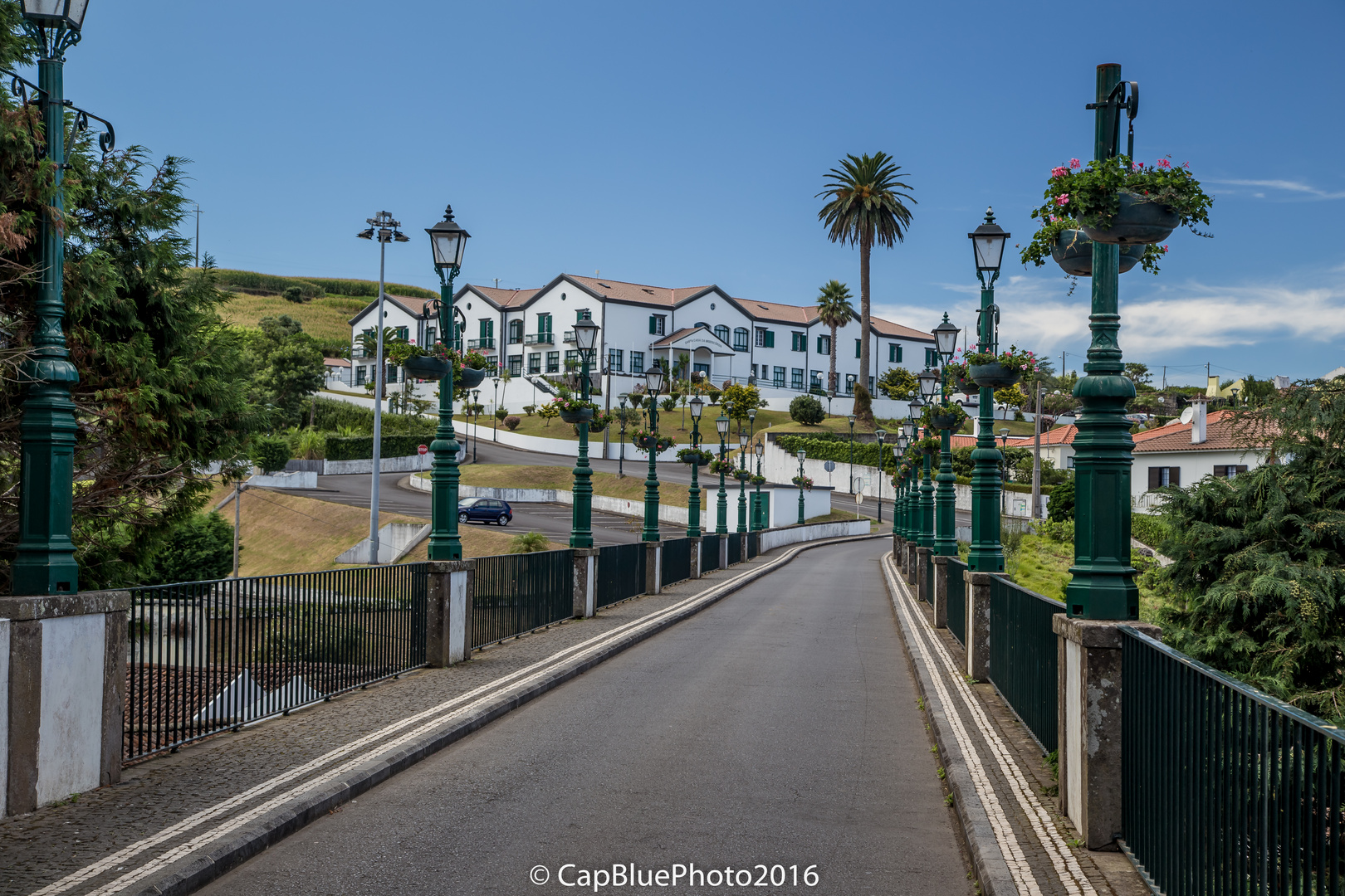 Laternen der Ponte de Sete Arcos im Zentrum von Nordeste