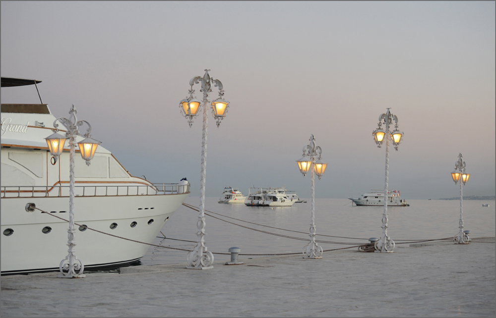 Laternen im Hafen