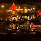 Laternen und Brautpaare Nachts in HoiAn