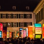 Laternenausstellung auf dem Münsterplatz in der Nacht