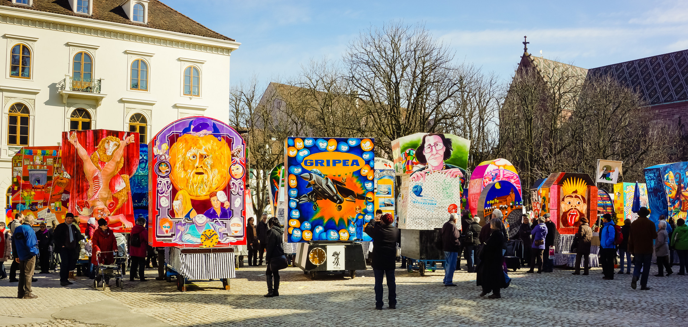 Laternenausstellung auf dem Münsterplatz während der Basler Fasnacht