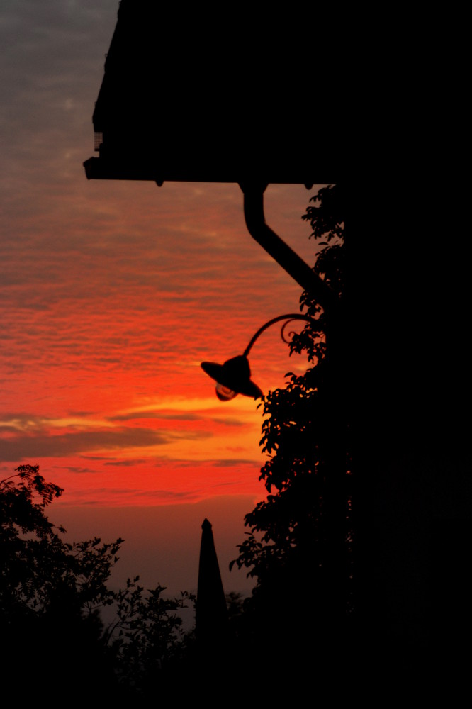Laternenbeleuchtung... Foto & Bild | sonnenuntergänge, himmel