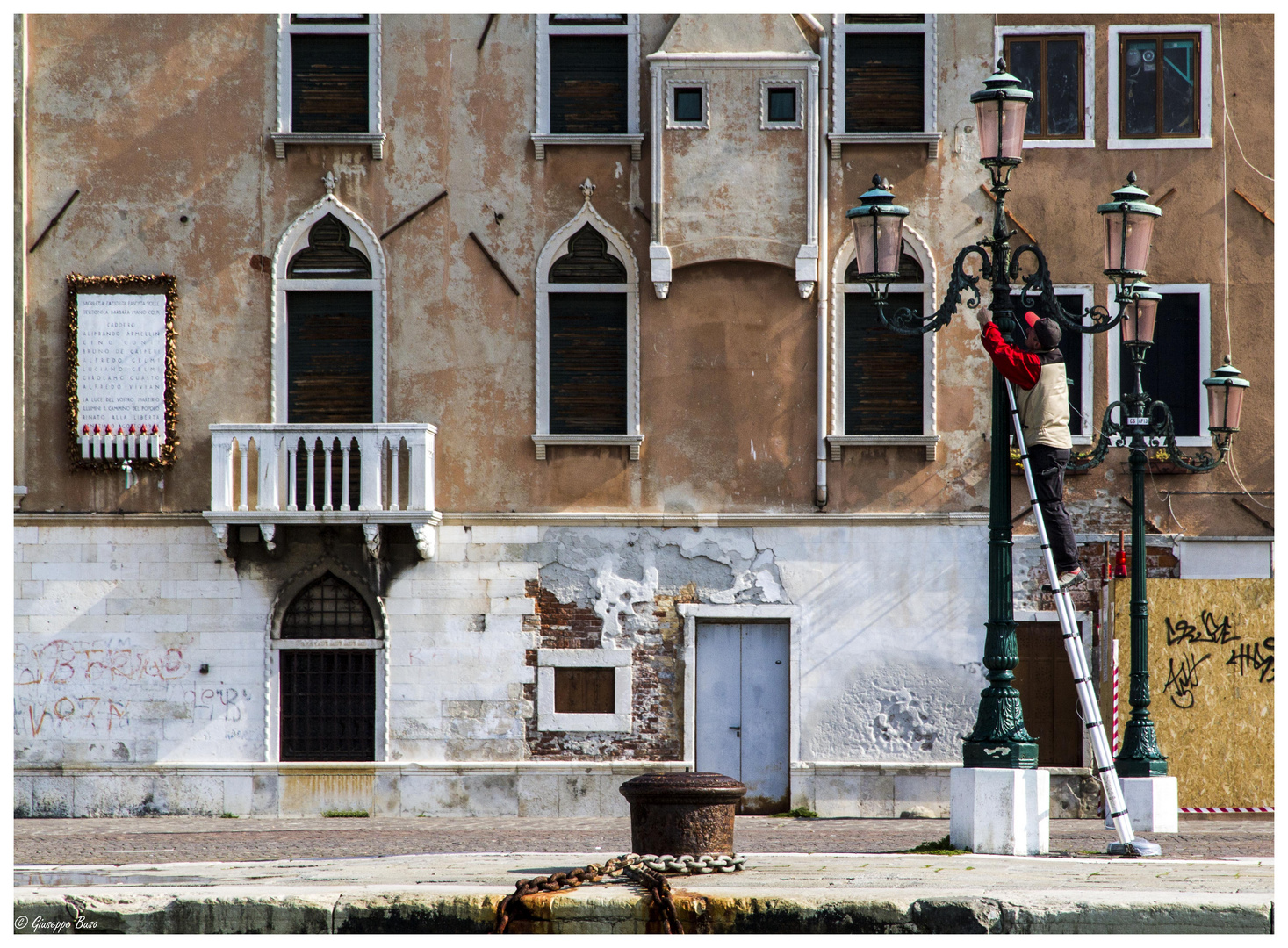 Laternenpflege in Venedig